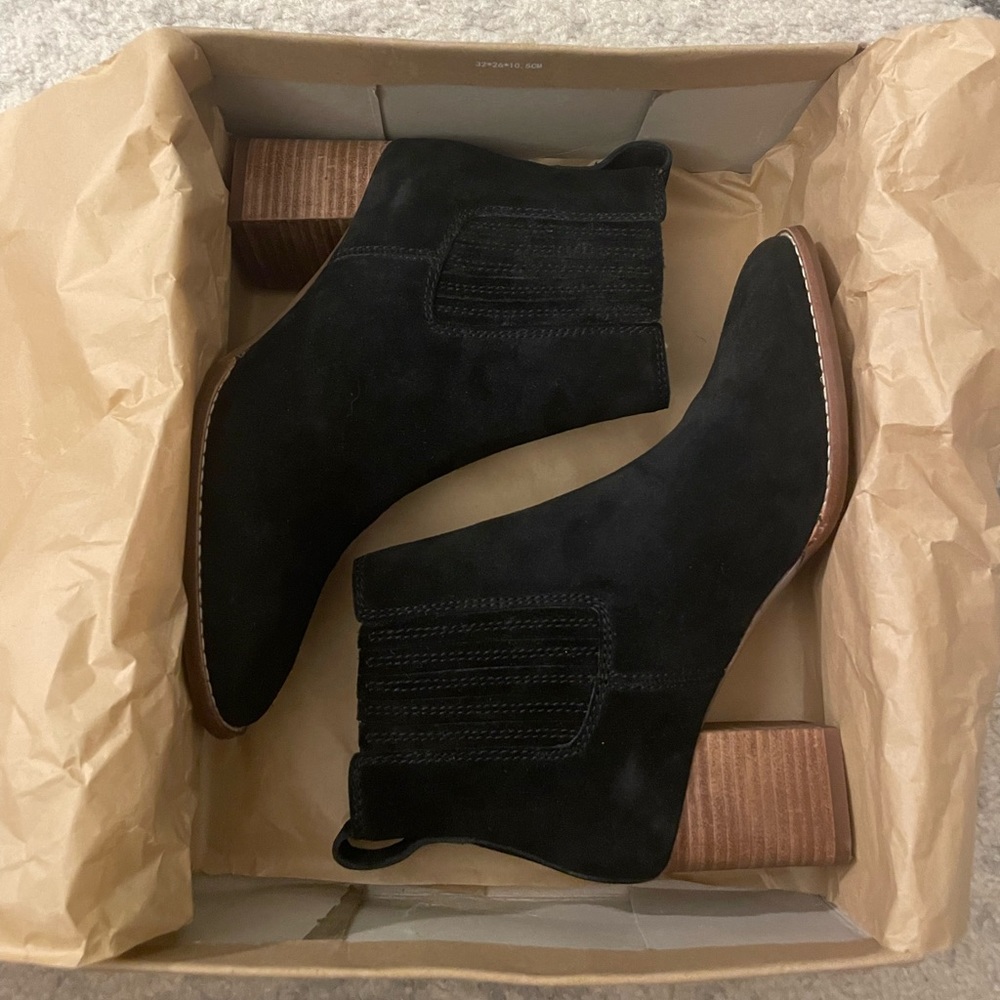 Madewell classic heeled Chelsea boots in suede